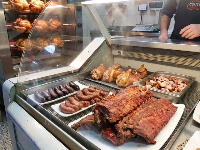 Asados de pollo y cerdo recién hechos para llevar en Ourense