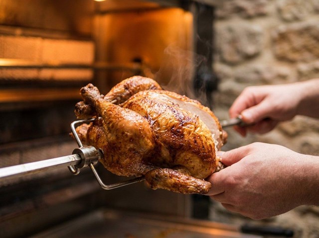 Menú pollo clásico para llevar en Ourense: recién asado y a precio cerrado - Imagen 1