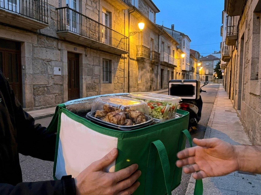 Foto 1 Pide ya y disfruta de comida a domicilio con Uber Eats en Ourense