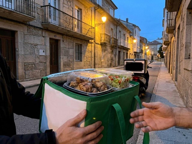 Pide ya y disfruta de comida a domicilio con Uber Eats en Ourense