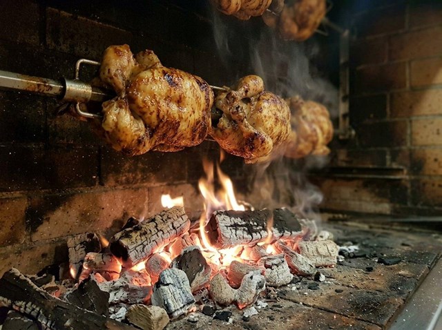 Pollo de corral asado para llevar en Ourense - Imagen 1